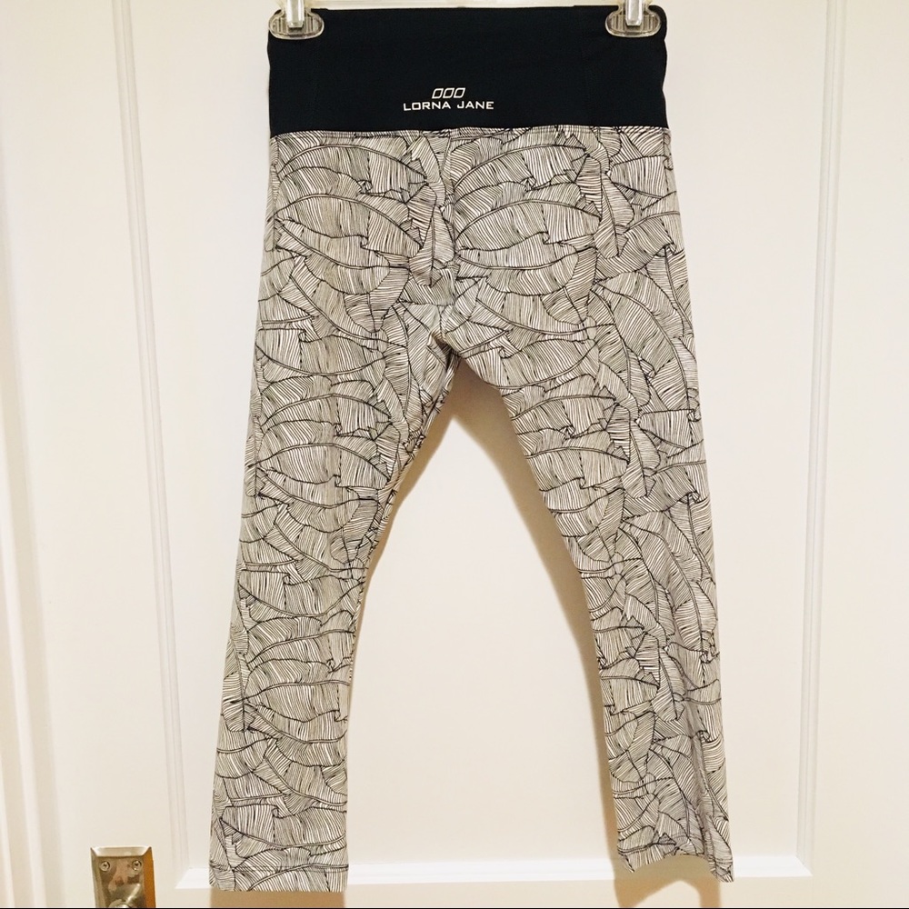 ⭐️ Lorna Jane Black Island Active Core Capri Leggings - Picture 6 of 6